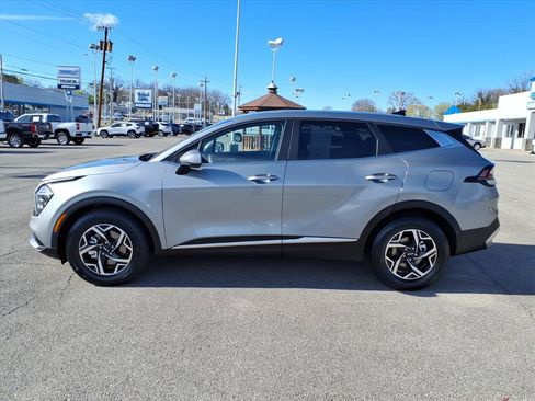 Used 2025 Kia Sportage LX FWD image 7
