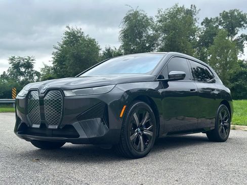 Used 2024 BMW iX xDrive50 w/ Sport Package AWD/4WD image 3