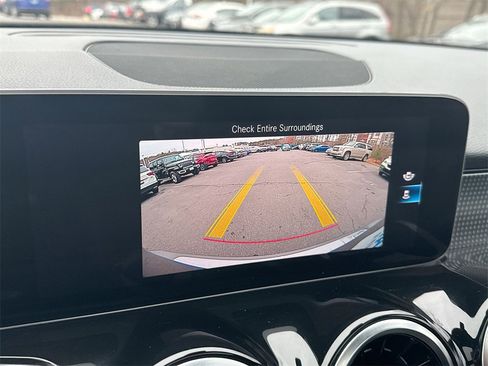 Used 2020 Mercedes-Benz GLB 250 4MATIC w/ Premium Package image 23