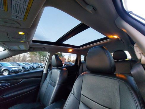 Used 2017 Nissan Rogue SL w/ SL Premium Package image 17