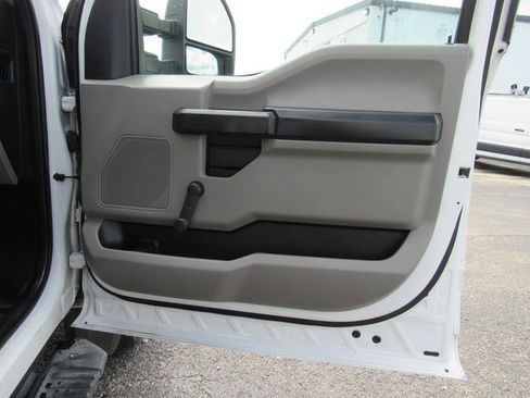 Used 2017 Ford F550 2WD Crew Cab Super Duty image 12
