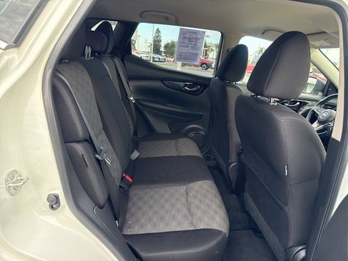 Used 2022 Nissan Rogue Sport SV image 16