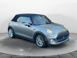 Used 2017 MINI Cooper Cooper video 1