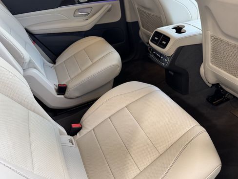 Used 2020 Mercedes-Benz GLS 450 4MATIC image 35