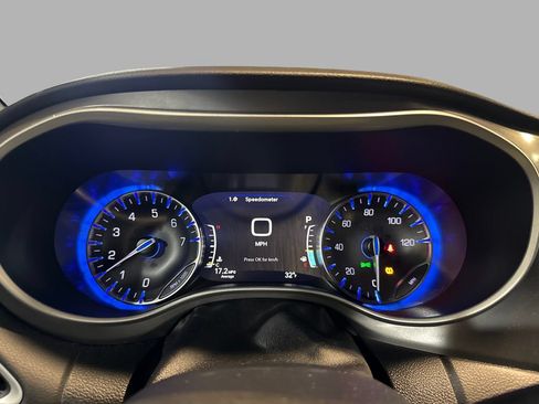 Used 2025 Chrysler Pacifica Select FWD image 17