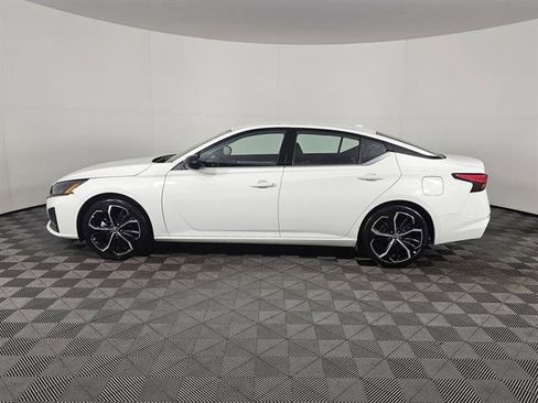 Used 2024 Nissan Altima 2.5 SR image 8
