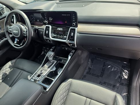 Certified 2023 Kia Sorento SX Prestige AWD/4WD image 12
