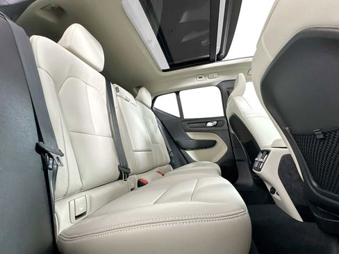 Used 2025 Volvo XC40 B5 Plus w/ Protection Package Premier image 23