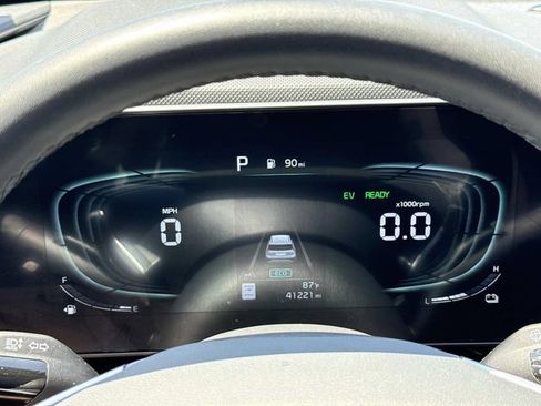 Used 2023 Kia Niro EX Touring FWD image 28