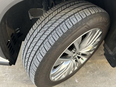 Used 2024 Toyota Highlander Platinum AWD/4WD image 11