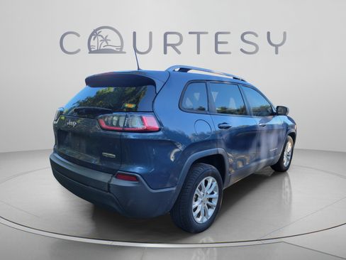 Used 2021 Jeep Cherokee Latitude FWD image 3