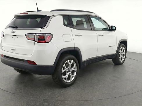 Used 2025 Jeep Compass Latitude AWD/4WD image 9