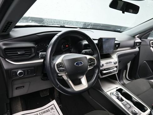Used 2022 Ford Explorer XLT image 15