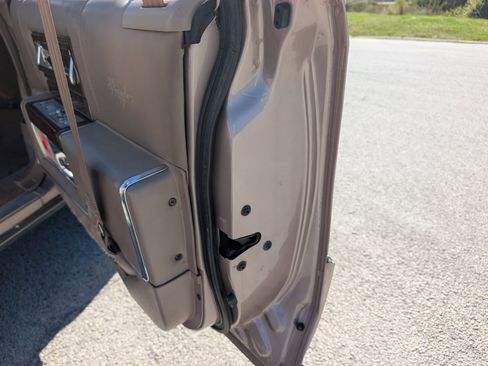 Used 1990 Cadillac Brougham image 81