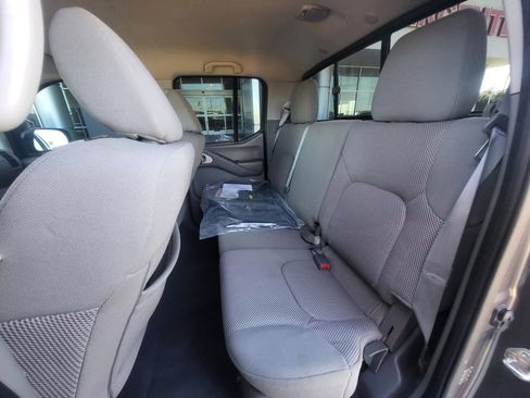 Used 2021 Nissan Frontier SV image 25