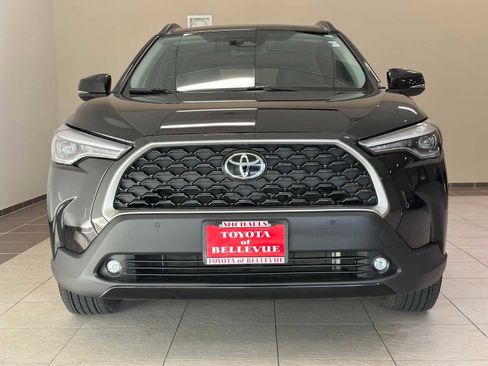 Certified 2024 Toyota Corolla Cross XLE image 6