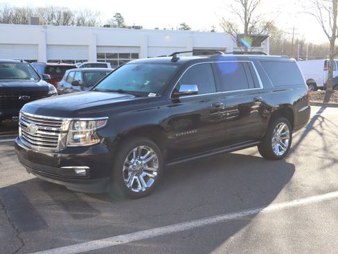 Used 2020 Chevrolet Suburban Premier w/ Premier Plus Edition image 5