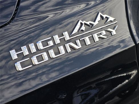 Used 2024 Chevrolet Tahoe High Country AWD/4WD image 12