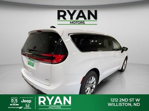 New 2026 Chrysler Pacifica Select AWD/4WD image 9