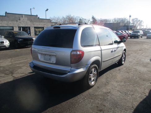 Used 2004 Dodge Caravan SXT w/ Popular Equipment Group image 5