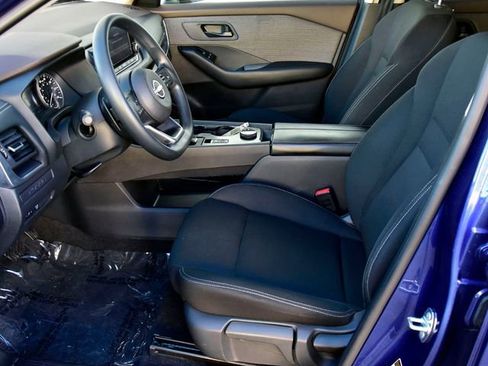 Used 2023 Nissan Rogue S image 11