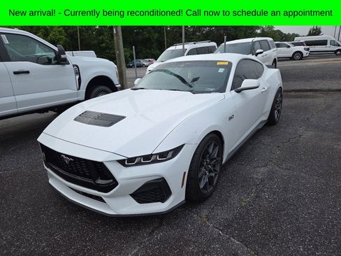 Used 2025 Ford Mustang GT RWD image 3