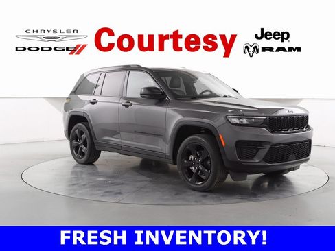 Certified 2022 Jeep Grand Cherokee Altitude image 1