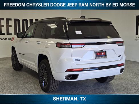 New 2025 Jeep Grand Cherokee Summit w/ Obsidian Package image 4