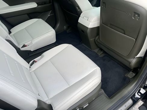 Used 2025 Hyundai Santa Fe Calligraphy image 25