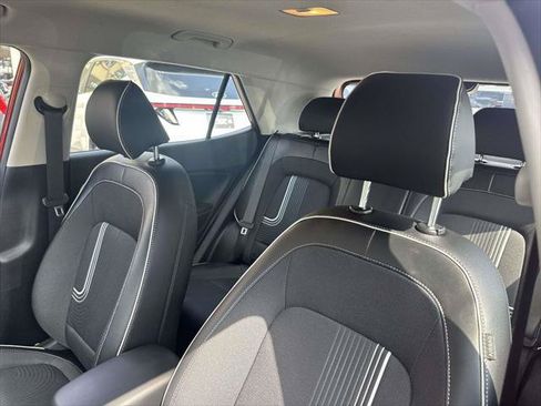 Certified 2025 Hyundai Venue Limited FWD image 17