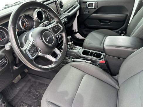 Used 2020 Jeep Wrangler Unlimited Sahara image 9