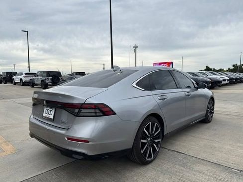 Used 2023 Honda Accord Touring image 3