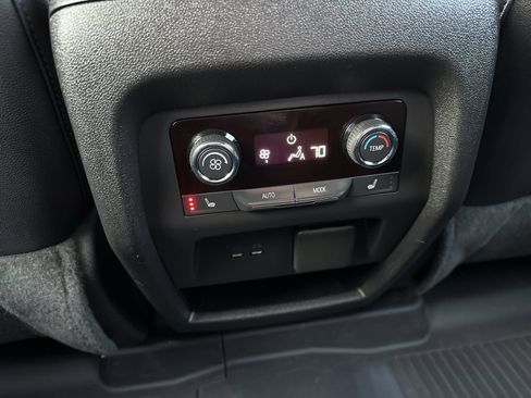 Used 2024 Chevrolet Traverse RS AWD/4WD image 28