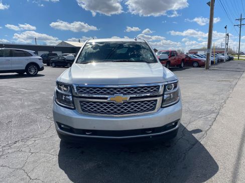 Used 2017 Chevrolet Suburban LT w/ LT Signature Package AWD/4WD image 2