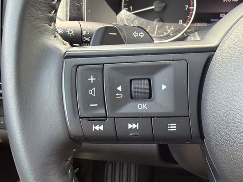 Used 2025 Nissan Pathfinder SV FWD image 16
