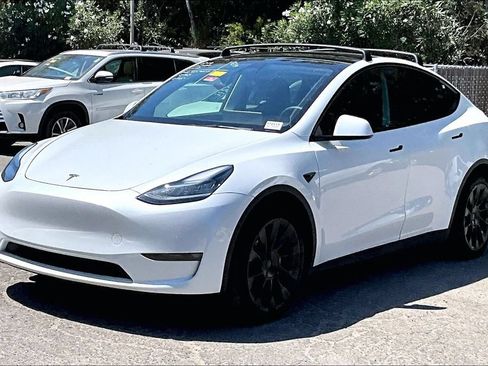 Used 2022 Tesla Model Y Long Range AWD/4WD image 3