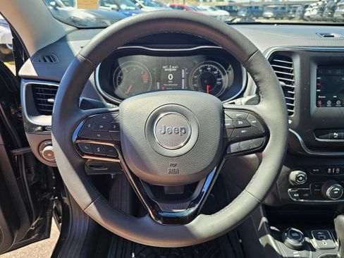 Used 2021 Jeep Cherokee Latitude Plus AWD/4WD image 11