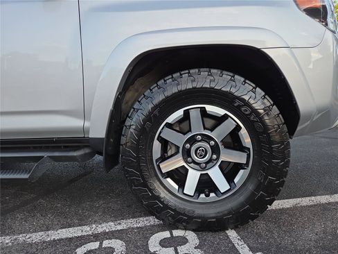 Used 2024 Toyota 4Runner TRD Off-Road Premium w/ Off Road Premium Plus Package AWD/4WD image 11