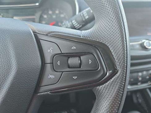 Used 2023 Chevrolet TrailBlazer LT FWD image 23