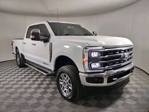 Used 2023 Ford F250 Lariat w/ Chrome Package image 5