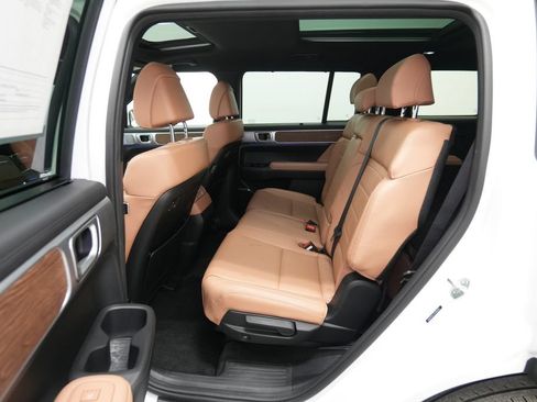 Used 2025 Hyundai Santa Fe Limited AWD/4WD image 23