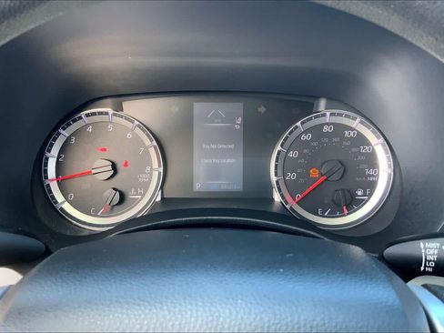 Used 2022 Toyota Highlander L FWD image 24