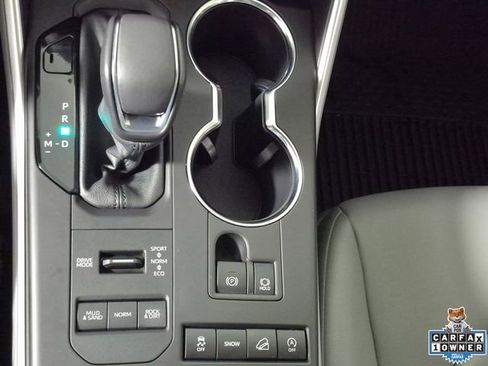 Used 2022 Toyota Highlander XLE AWD/4WD image 19