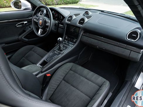 Used 2024 Porsche 718 Cayman GTS RWD image 9