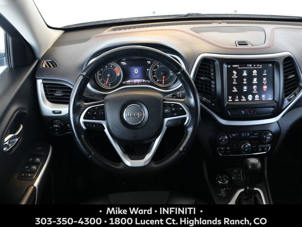Used 2018 Jeep Cherokee Trailhawk AWD/4WD image 8