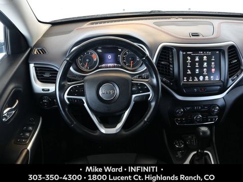 Used 2018 Jeep Cherokee Trailhawk AWD/4WD image 8