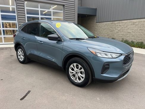 Used 2023 Ford Escape Active image 3