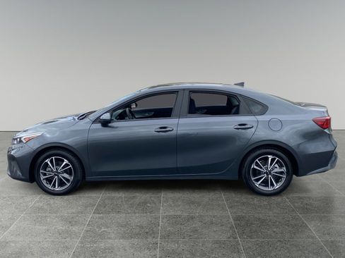 Used 2022 Kia Forte LXS FWD image 2