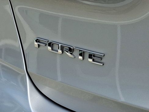 Used 2017 Kia Forte LX image 30
