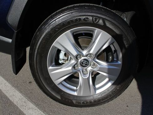 Certified 2025 Toyota RAV4 XLE w/ Convenience Package FWD image 10